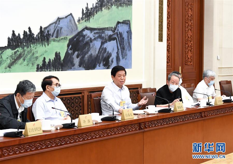 （時(shí)政）十三屆全國(guó)人大常委會(huì)第十九次會(huì)議分組審議退役軍人保障法草案等  栗戰(zhàn)書(shū)參加審議