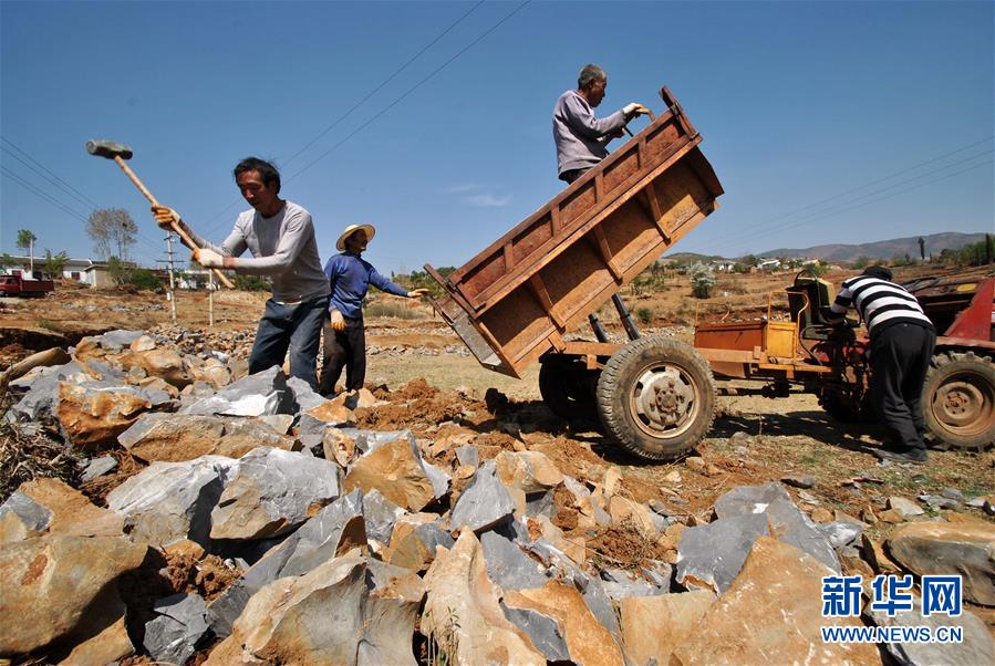 （決戰決勝脫貧攻堅&middot;圖文互動）（2）牛欄江邊&ldquo;尋水記&rdquo;