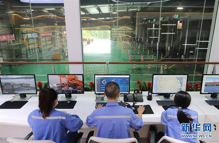 （新華全媒頭條&middot;圖文互動(dòng)）（12）演繹新時(shí)尚 答好治理卷&mdash;&mdash;上海實(shí)施垃圾分類(lèi)效果追蹤