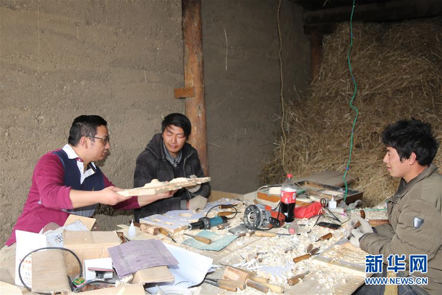 （決戰決勝脫貧攻堅&middot;圖文互動）香巴拉深處有個&ldquo;留村碩士&rdquo;