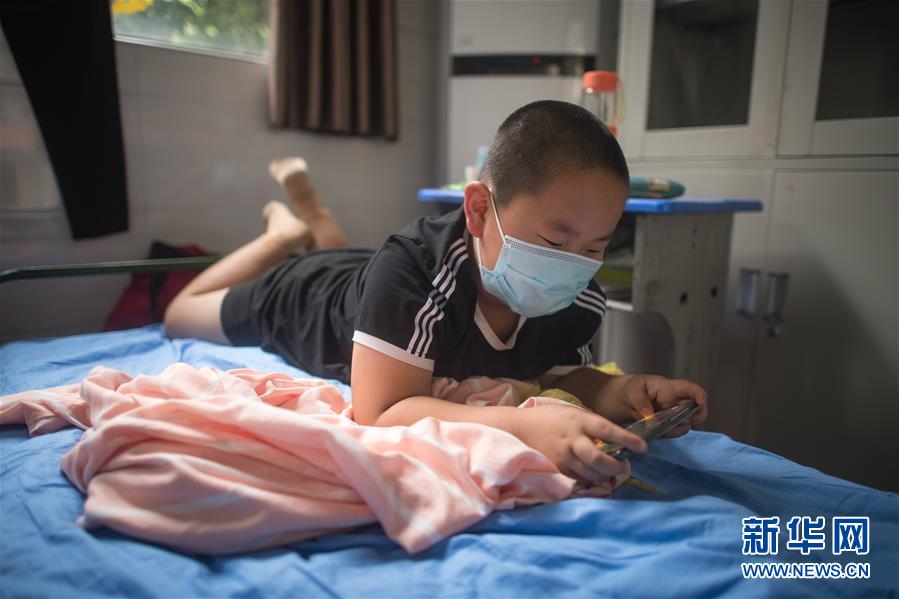 （防汛抗洪&middot;圖文互動）（1）為人民生命安全撐起&ldquo;安全傘&rdquo;&mdash;&mdash;湖北緊急轉移安置受災群眾速寫