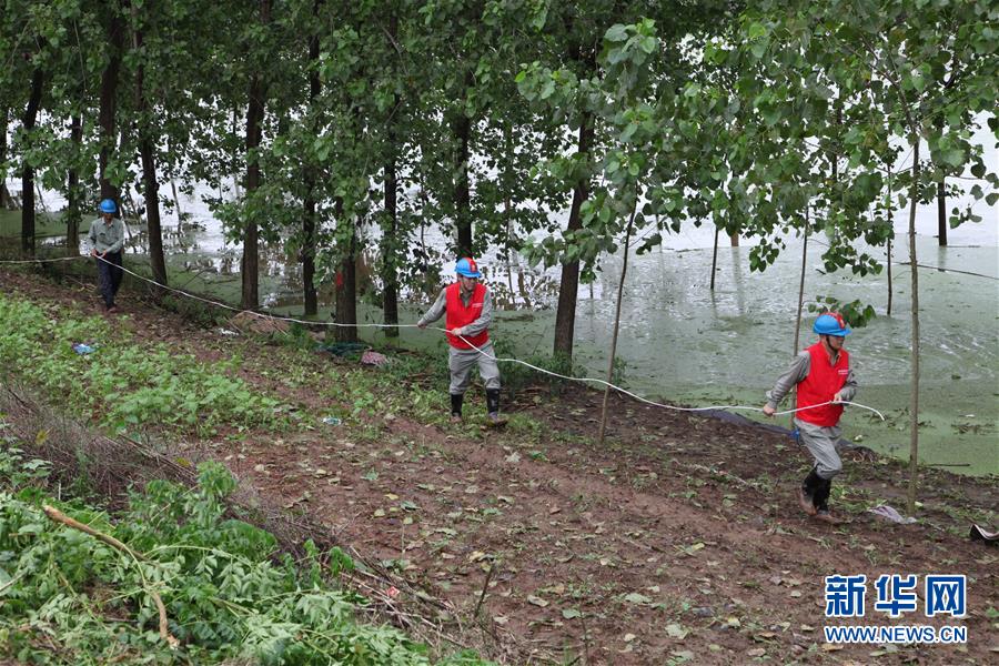 （圖文互動）（2）搶險！群眾的安全高于一切&mdash;&mdash;湖北統籌部署緊急應對洪澇災害