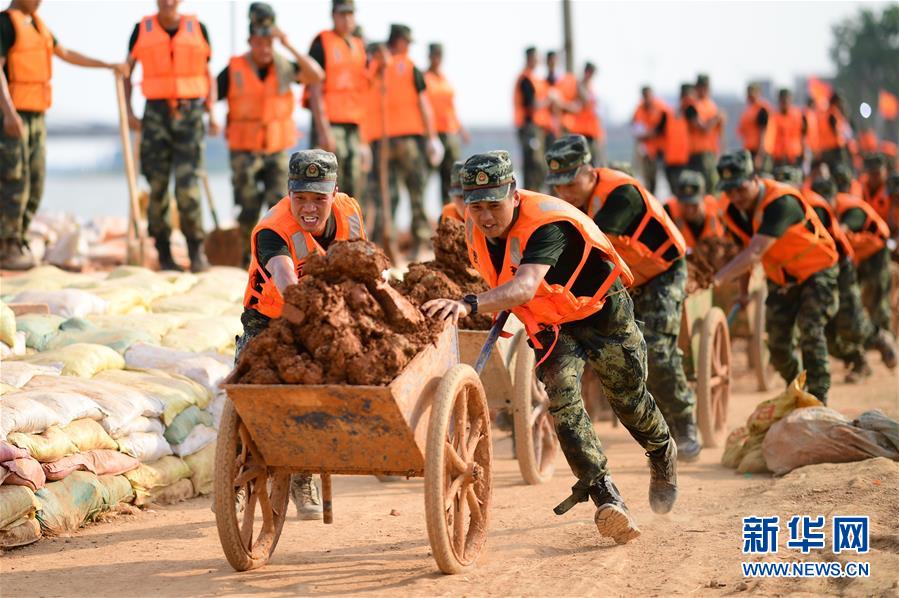 (防汛抗洪·圖文互動)(3)解放軍和武警抗洪搶險部隊各級黨組織充分發揮戰斗堡壘作用