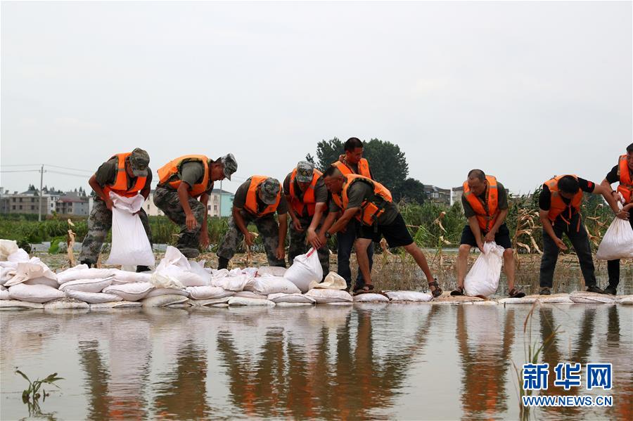 （圖文互動）（1）五十勇士戰江洲&mdash;&mdash;陸軍第71集團軍某旅工兵連黨員突擊隊九江搶險記事