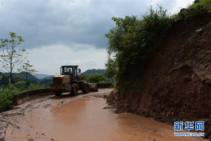 （防汛抗洪&middot;圖文互動）（5）修路通水忙重建 補種搶收復生產&mdash;&mdash;湘西山洪后恢復生產生活見聞