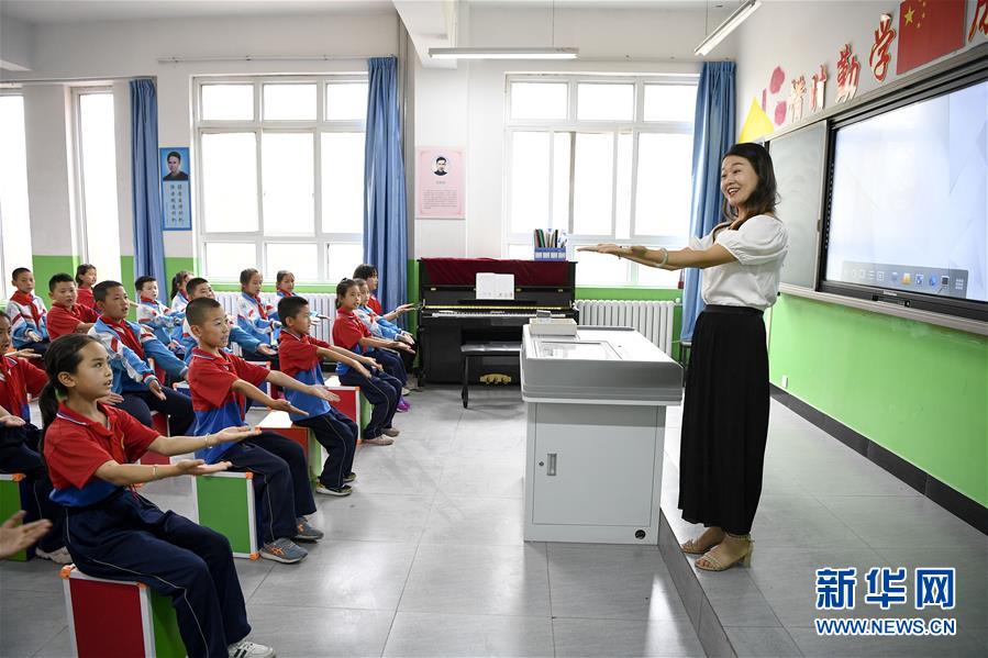 （新華全媒頭條&middot;走向我們的小康生活&middot;圖文互動）（15）23萬人的命運(yùn)轉(zhuǎn)折&mdash;&mdash;我國最大易地生態(tài)移民安置區(qū)的脫貧密碼