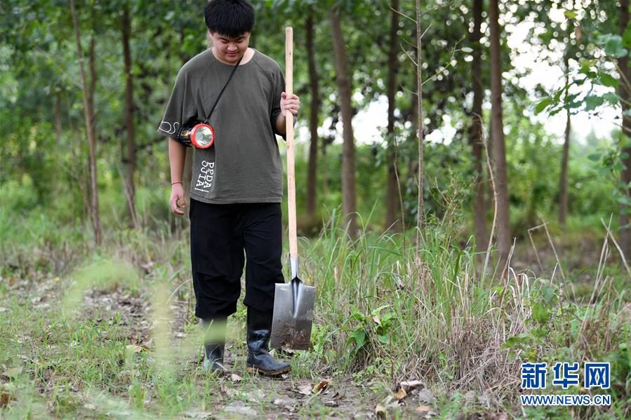 （新華全媒頭條&middot;圖文互動(dòng)）（6）青春出列&mdash;&mdash;暴雨洪峰中的熱血成人禮