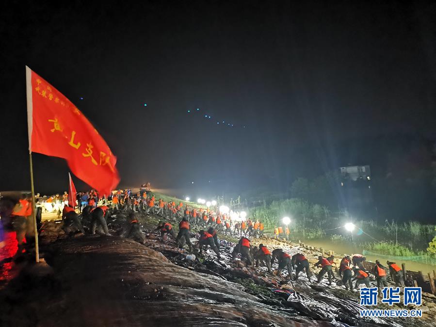 （防汛抗洪&middot;圖文互動）（1）哪里有需要就戰斗在哪里&mdash;&mdash;武警安徽總隊黃山支隊抗洪搶險記事