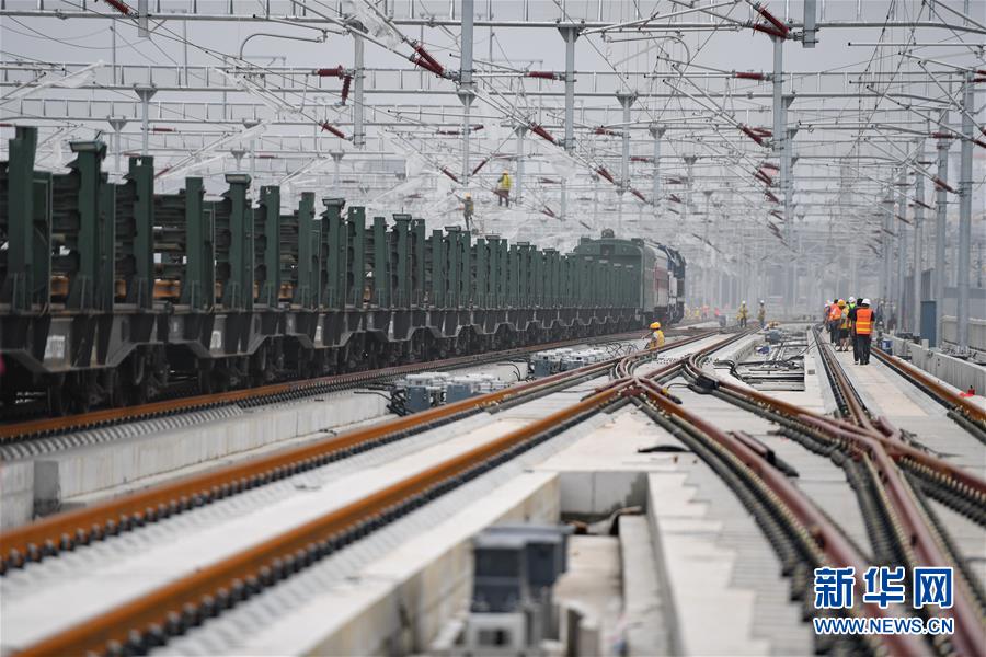 (新華全媒頭條·圖文互動)(2)“1毫米”之內(nèi)的智慧與引領(lǐng)——寫在智能高鐵京雄城際全線軌道貫通之際