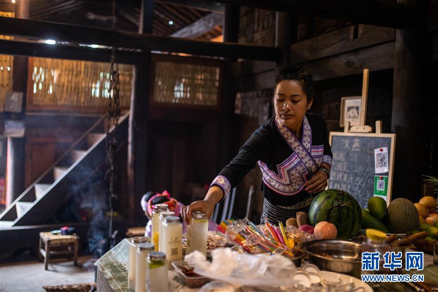 （決戰(zhàn)決勝脫貧攻堅&middot;圖文互動）（3）眼前的生活就是詩和遠方&mdash;&mdash;藝術(shù)引領(lǐng)云南傣族山村蝶變