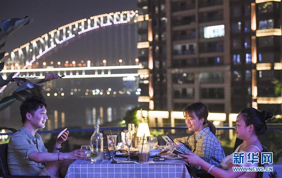 （新華全媒頭條&middot;走向我們的小康生活&middot;圖文互動）（12）大城大鄉的&ldquo;幸福協奏曲&rdquo;&mdash;&mdash;重慶推動高質量發展創造高品質生活紀事