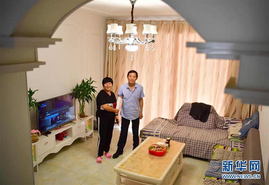 （走向我們的小康生活&middot;圖文互動）（2）&ldquo;樓上過日子，樓下賺票子&rdquo;&mdash;&mdash;來自陜西安康的易地扶貧搬遷一線觀察