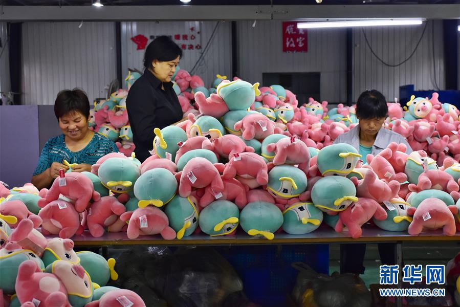 （決戰決勝脫貧攻堅&middot;圖文互動）（1）勤英&ldquo;三板斧&rdquo; 劈開山窩窩