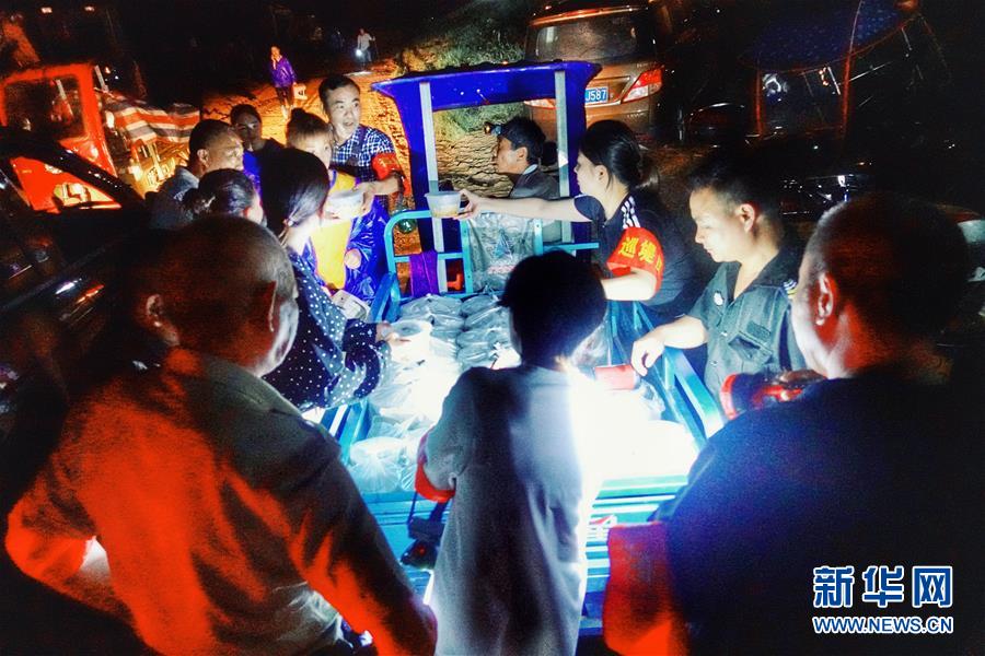 （新華全媒頭條&middot;圖文互動(dòng)）（11）&ldquo;洪線&rdquo;逆險(xiǎn)守家國(guó)&mdash;&mdash;抗洪一線的凡人星光