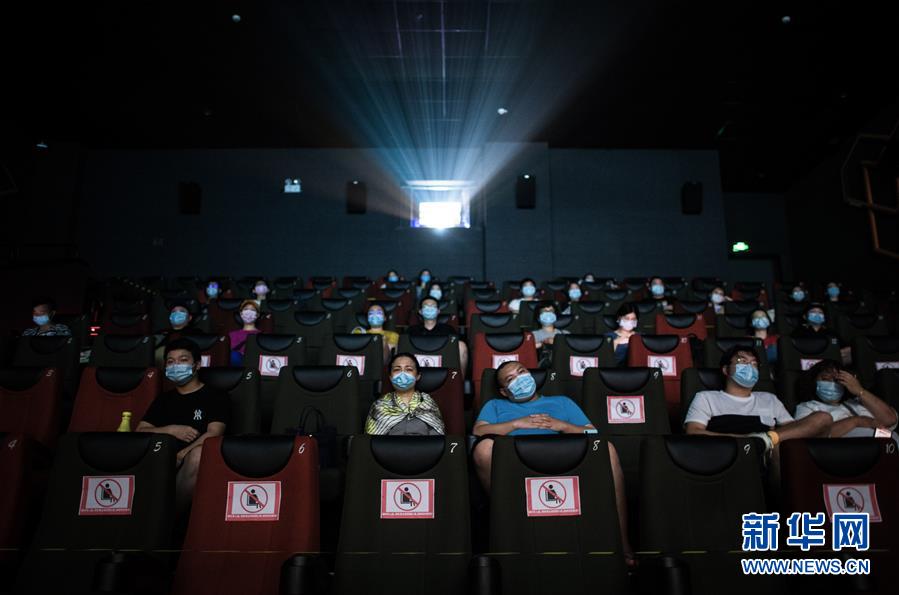 （在習近平新時代中國特色社會主義思想指引下&mdash;&mdash;新時代新作為新篇章&middot;習近平總書記關切事&middot;圖文互動）（1）消費回暖市聲新&mdash;&mdash;內需動力不斷釋放的市場觀察