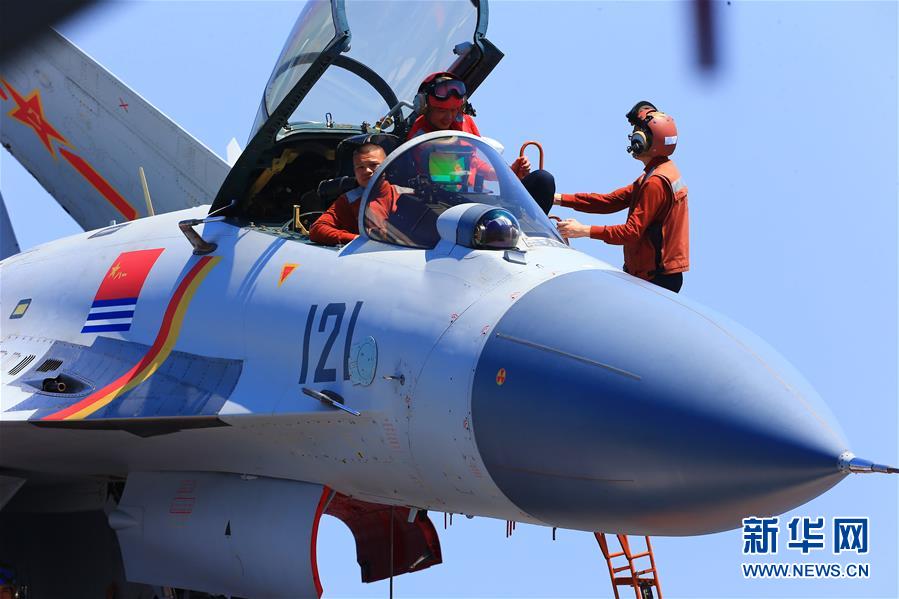 (在習近平強軍思想指引下·我們在戰位報告·圖文互動)(2)奮飛在新時代的海天——海軍某艦載航空兵部隊備戰打仗記事