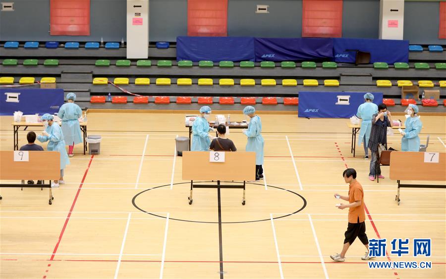 （圖文互動(dòng)）（4）&ldquo;身為醫(yī)護(hù)人員一分子，應(yīng)該出來幫忙&rdquo;&mdash;&mdash;參與新冠病毒社區(qū)檢測(cè)的香港醫(yī)護(hù)人員速寫