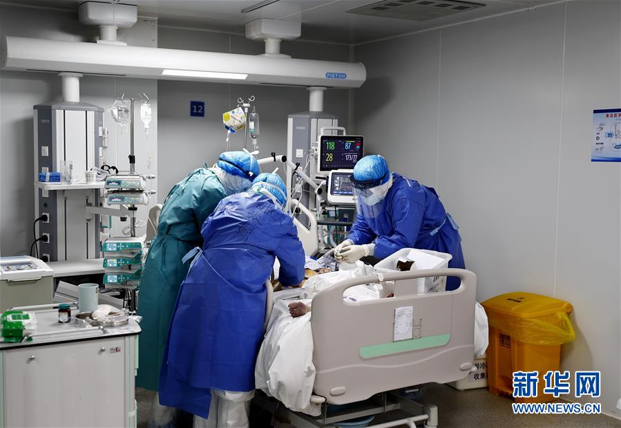 （抗疫一線醫(yī)務(wù)人員英雄群體&middot;圖文互動(dòng)）（11）人民軍醫(yī)的赤誠(chéng)守望&mdash;&mdash;軍隊(duì)支援湖北醫(yī)療隊(duì)抗擊新冠肺炎疫情記事