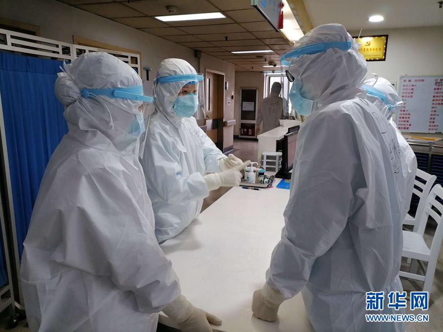 (抗疫一線醫(yī)務(wù)人員英雄群體·圖文互動)(3)“救治危重病人,我們拼盡全力”——記四川大學(xué)華西醫(yī)院援鄂重癥救治醫(yī)療隊(duì)