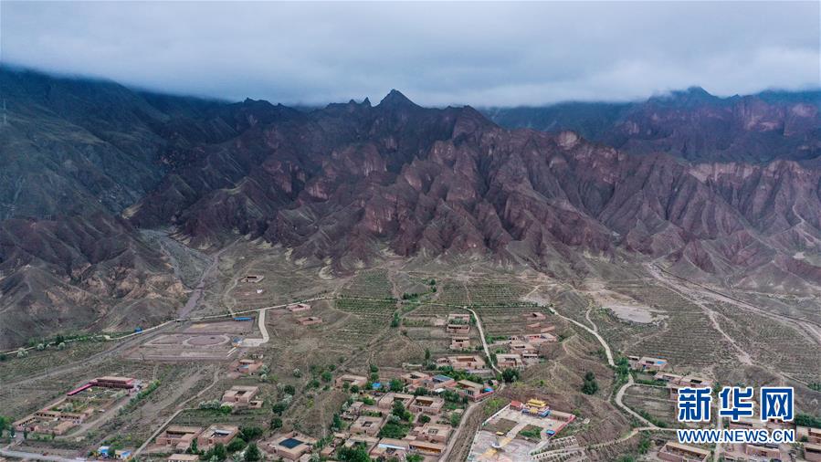 (新華全媒頭條·走向我們的小康生活·決戰決勝脫貧攻堅·圖文互動)(6)高原上綻放的光芒——來自青海攻克深度貧困堡壘的故事