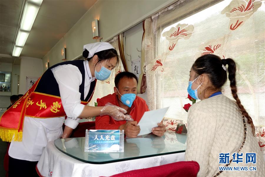 （浪費可恥 節約為榮&middot;圖文互動）（1）&ldquo;光盤&rdquo;之旅&mdash;&mdash;列車餐車踐行節約見聞 