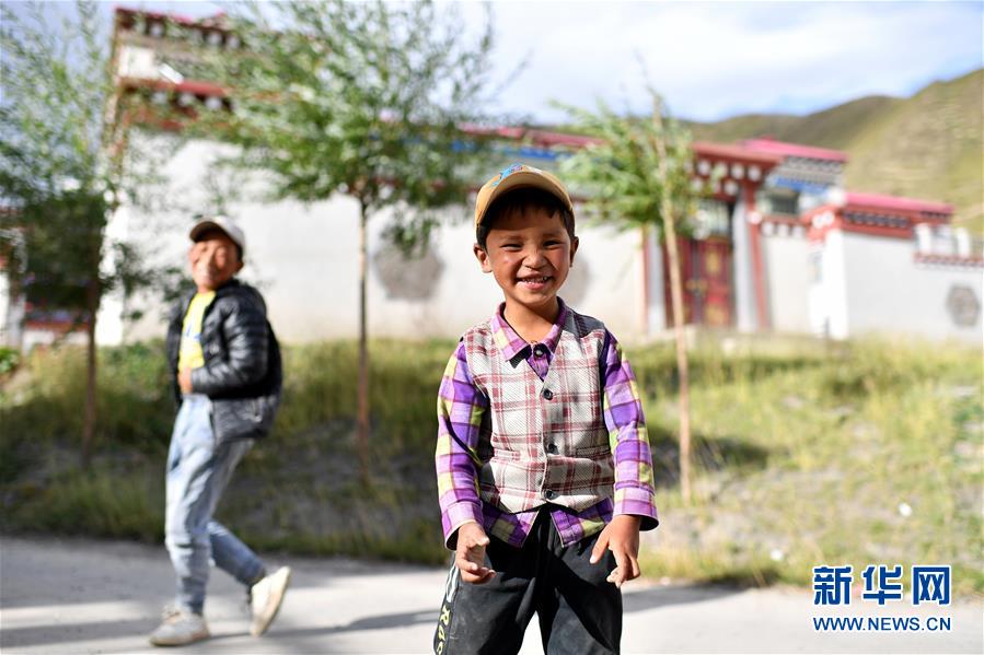 （西藏昌都解放70周年&middot;圖文互動）（3）高原小鎮&ldquo;搬&rdquo;來一家&ldquo;商業綜合體&rdquo;