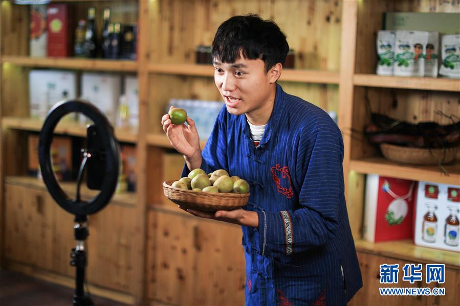 （在習(xí)近平新時(shí)代中國特色社會(huì)主義思想指引下&mdash;&mdash;新時(shí)代新作為新篇章&middot;習(xí)近平總書記關(guān)切事&middot;圖文互動(dòng)）（5）精準(zhǔn)扶貧7年，十八洞村&ldquo;長&rdquo;出10余種新職業(yè)