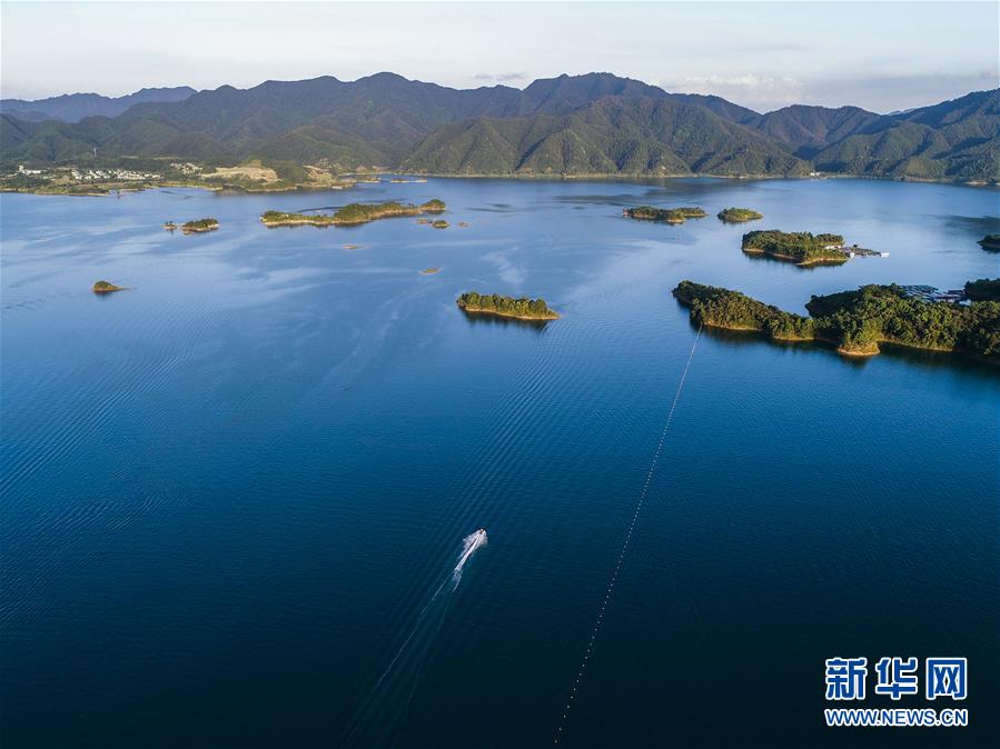 （新華全媒頭條&middot;圖文互動）（9）歷史交匯點上的宏偉藍圖 &mdash;&mdash;《中共中央關(guān)于制定國民經(jīng)濟和社會發(fā)展第十四個五年規(guī)劃和二〇三五年遠景目標的建議》誕生記