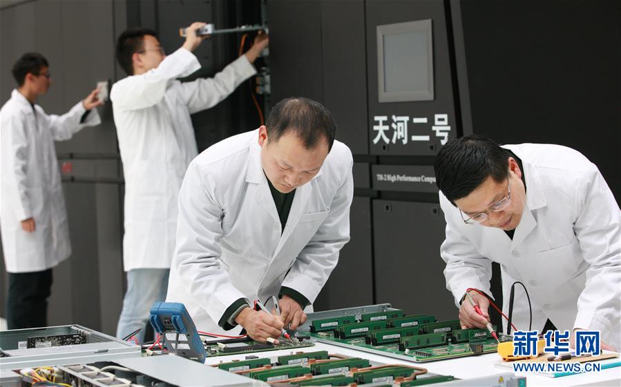 （在習近平強軍思想指引下&middot;我們在戰位報告&middot;圖文互動）（2）向著未來戰場沖鋒&mdash;&mdash;國防科技大學科研創新記事