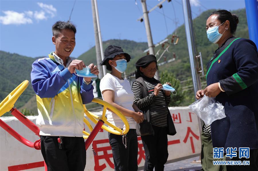 （代表委員履職）（5）全國人大代表吉克石烏：創建&ldquo;四好&rdquo;挑起脫貧大梁