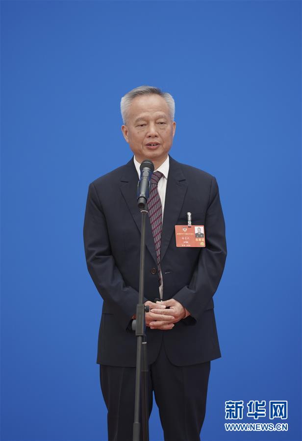 （兩會&middot;政協開幕）（3）接受采訪