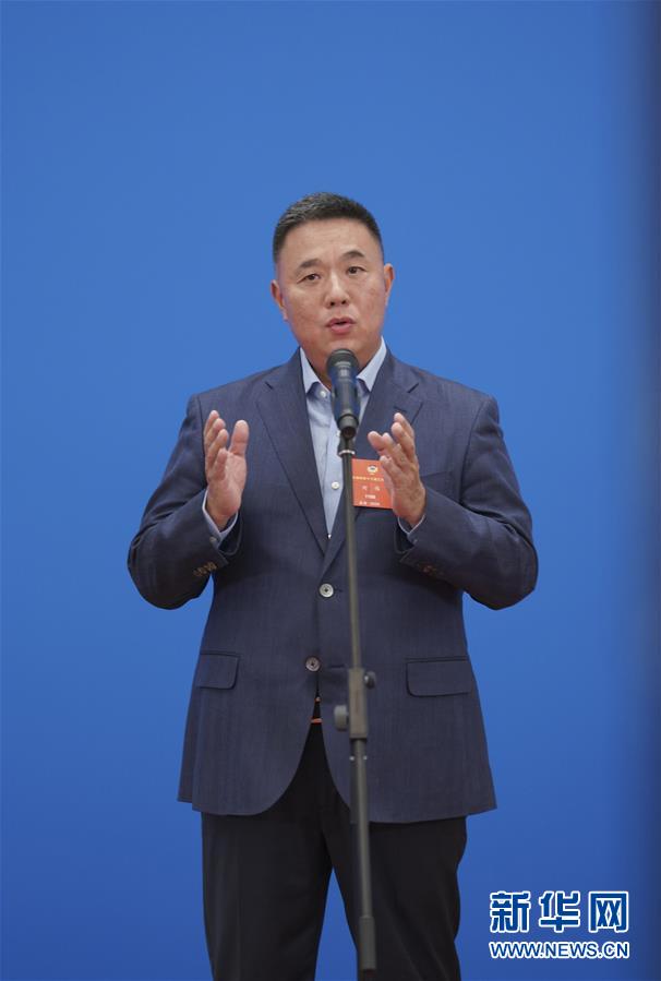 （兩會&middot;政協開幕）（4）接受采訪