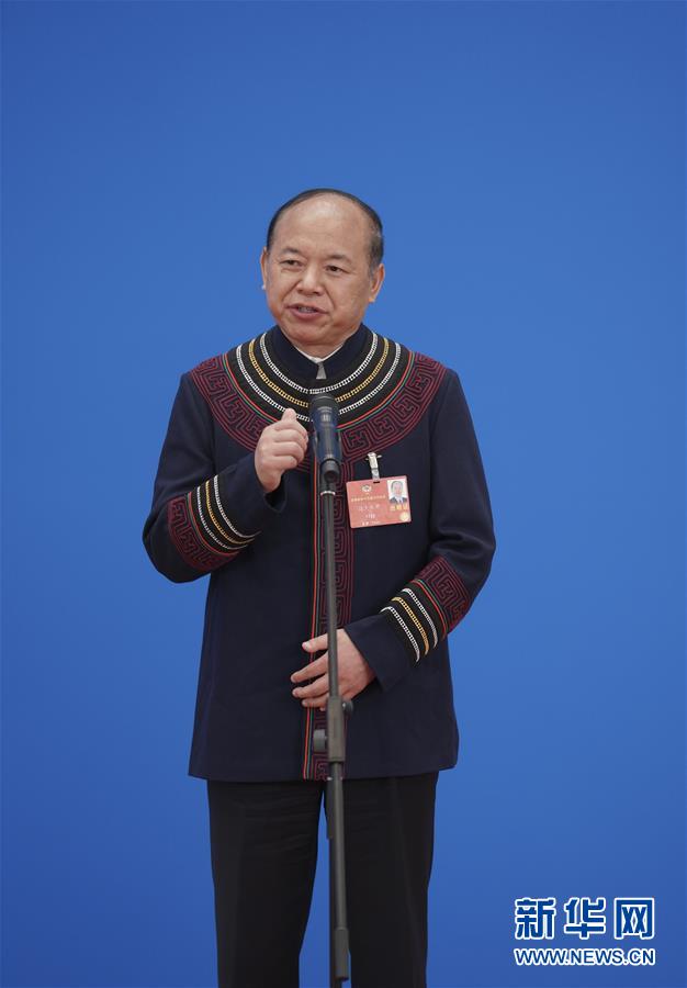 （兩會&middot;政協開幕）（6）接受采訪