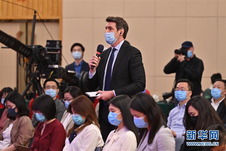 （兩會&middot;XHDW）（13）國務委員兼外交部長王毅回答中外記者提問