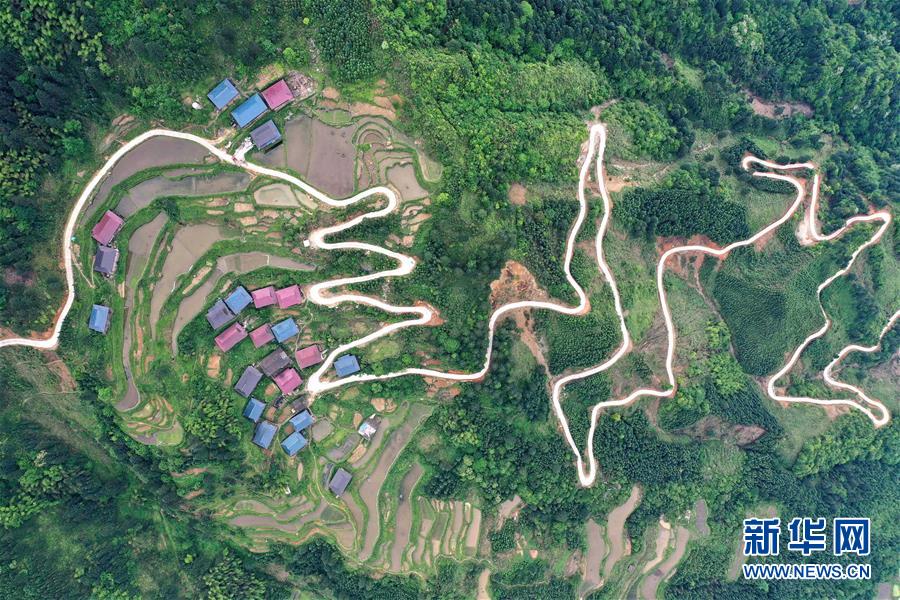 （新華全媒頭條&middot;兩會特別報道&middot;圖文互動）（2）從取得決定性成就到奪取全面勝利&mdash;&mdash;從全國兩會看決戰(zhàn)決勝脫貧攻堅