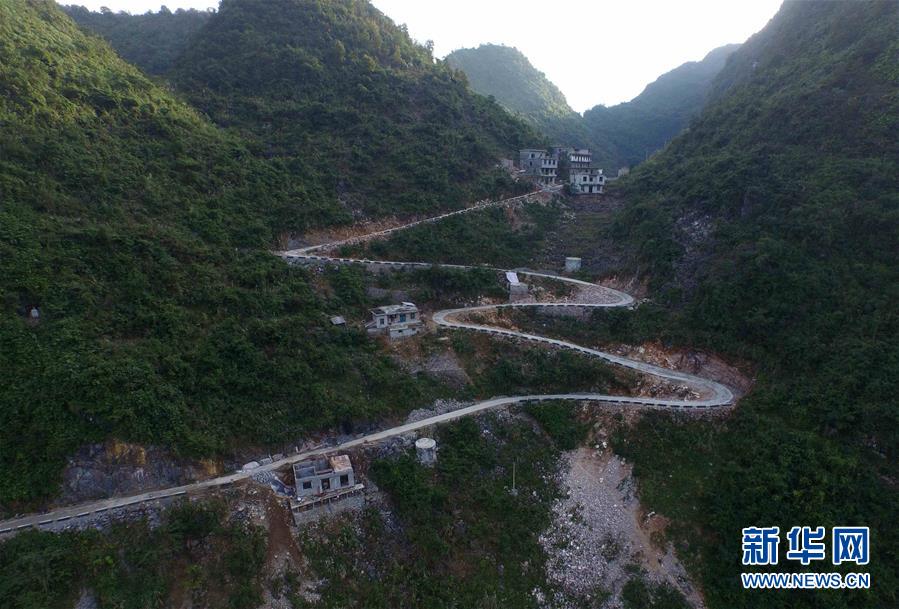 （壯麗70年&middot;奮斗新時(shí)代）（12）我們走在大路上