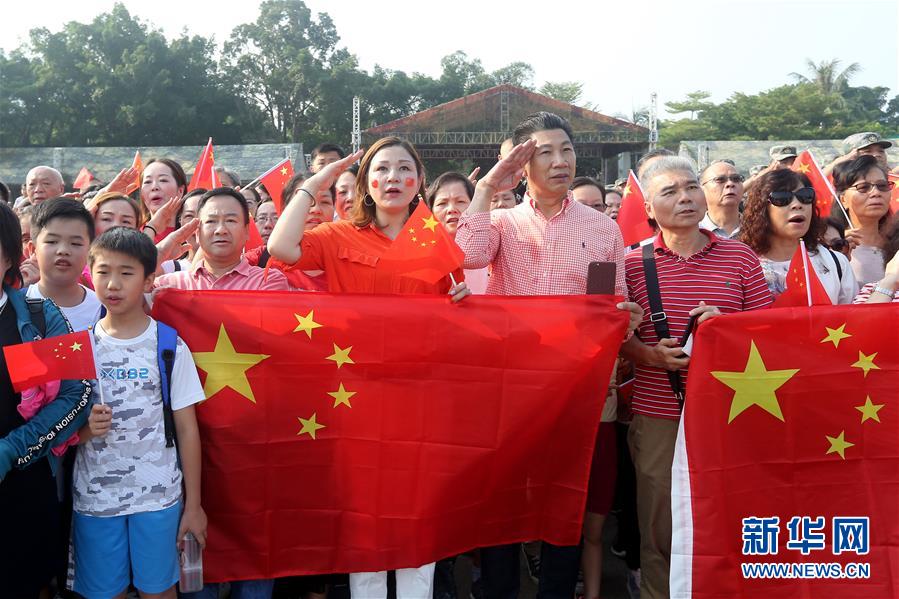 （圖文互動）（1）&ldquo;我和我的祖國，一刻也不能分割&rdquo;&mdash;&mdash;解放軍駐香港部隊與市民共同慶祝國慶70周年見聞