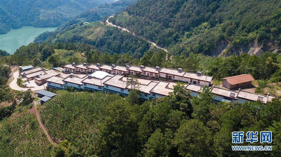 （在習近平新時代中國特色社會主義思想指引下&mdash;&mdash;新時代新作為新篇章&middot;總書記關心的百姓身邊事&middot;圖文互動）（1）&ldquo;四好農村路&rdquo;：通向幸福，通向遠方