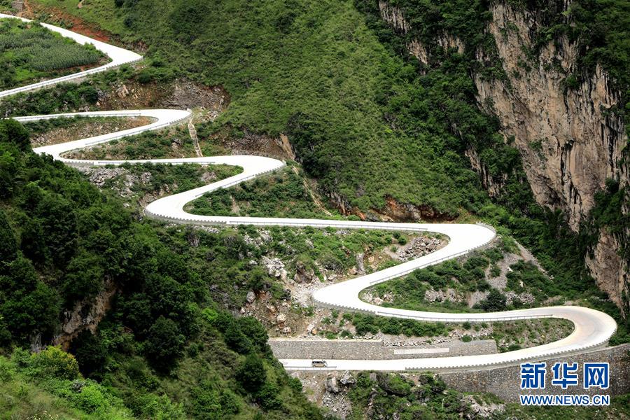 （在習近平新時代中國特色社會主義思想指引下&mdash;&mdash;新時代新作為新篇章&middot;總書記關心的百姓身邊事&middot;圖文互動）（2）&ldquo;四好農村路&rdquo;：通向幸福，通向遠方