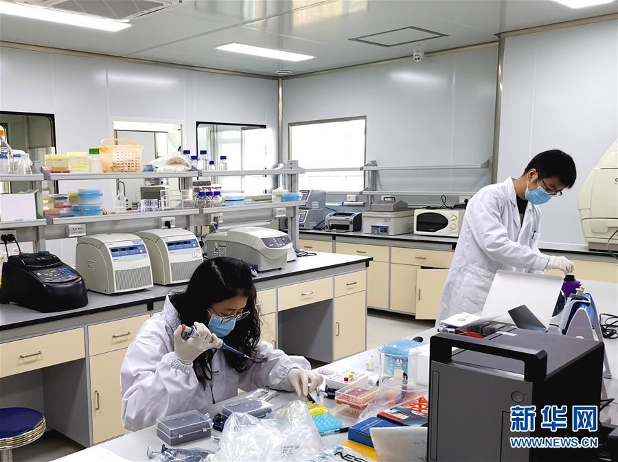 （在習近平新時代中國特色社會主義思想指引下&mdash;&mdash;新時代新作為新篇章&middot;習近平總書記關切事&middot;圖文互動）（5）高擎利劍驅疫魔&mdash;&mdash;科研攻關助力湖北戰&ldquo;疫&rdquo;記