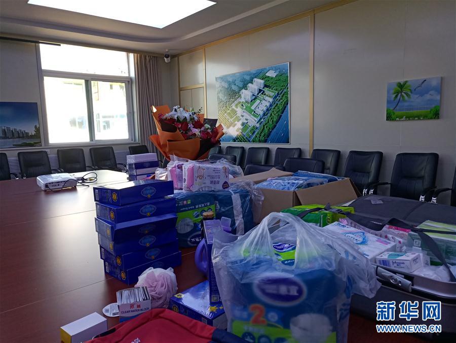 （在習近平新時代中國特色社會主義思想指引下&mdash;&mdash;新時代新作為新篇章&middot;習近平總書記關切事&middot;圖文互動）（4）口罩擋不住你的美&mdash;&mdash;戰&ldquo;疫&rdquo;一線巾幗掠影