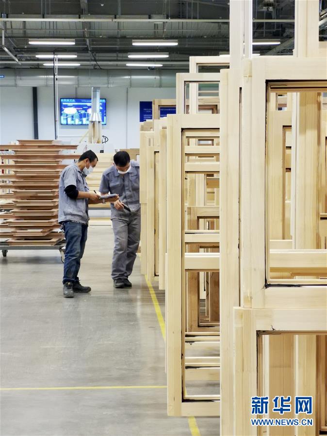 （在習近平新時代中國特色社會主義思想指引下&mdash;&mdash;新時代新作為新篇章&middot;習近平總書記關切事&middot;圖文互動）（1）陽光總在風雨后&mdash;&mdash;中小企業在疫情中迎難而上