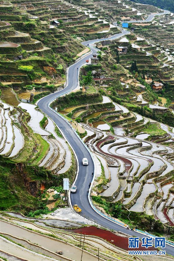 （在習近平新時代中國特色社會主義思想指引下&mdash;&mdash;新時代新作為新篇章&middot;習近平總書記關(guān)切事&middot;圖文互動）（9）啃下最后的硬骨頭&mdash;&mdash;脫貧攻堅掛牌督戰(zhàn)進行時