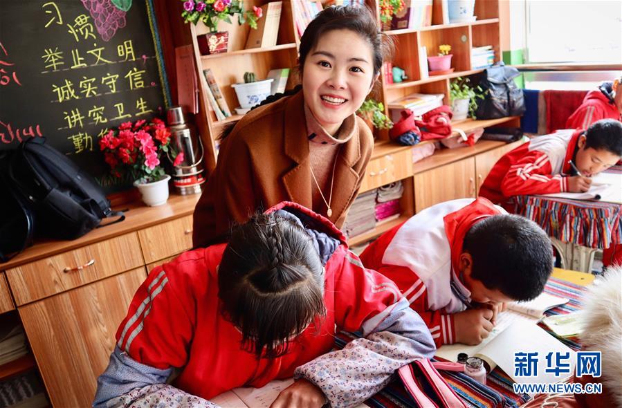 （在習(xí)近平新時(shí)代中國(guó)特色社會(huì)主義思想指引下&mdash;&mdash;新時(shí)代新作為新篇章&middot;習(xí)近平總書(shū)記關(guān)切事&middot;圖文互動(dòng)）（4）青春的顏色是什么？