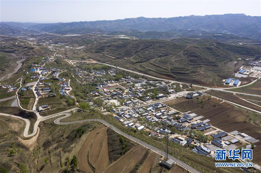 （新華全媒頭條&middot;圖文互動(dòng)）（4）初夏，循著總書記的腳步探訪產(chǎn)業(yè)扶貧新事