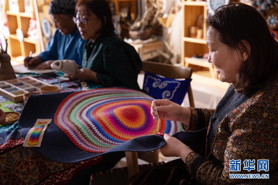 （在習近平新時代中國特色社會主義思想指引下&mdash;&mdash;新時代新作為新篇章&middot;習近平總書記關切事&middot;圖文互動）（1）讓每一個角落都感受到幸福的溫情&mdash;&mdash;人口較少民族在脫貧攻堅大潮中的奮進故事