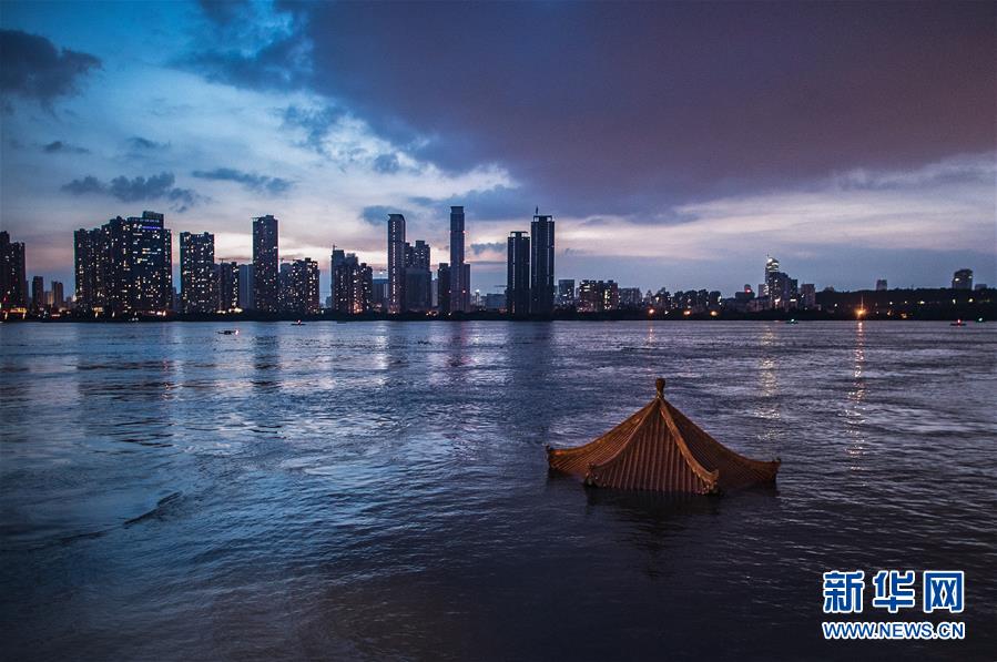 （在習近平新時代中國特色社會主義思想指引下&mdash;&mdash;新時代新作為新篇章&middot;習近平總書記關切事&middot;圖文互動）（1）戰疫魔,斗洪魔&mdash;&mdash;湖北全力應對防疫、防汛疊加&ldquo;雙考&rdquo;