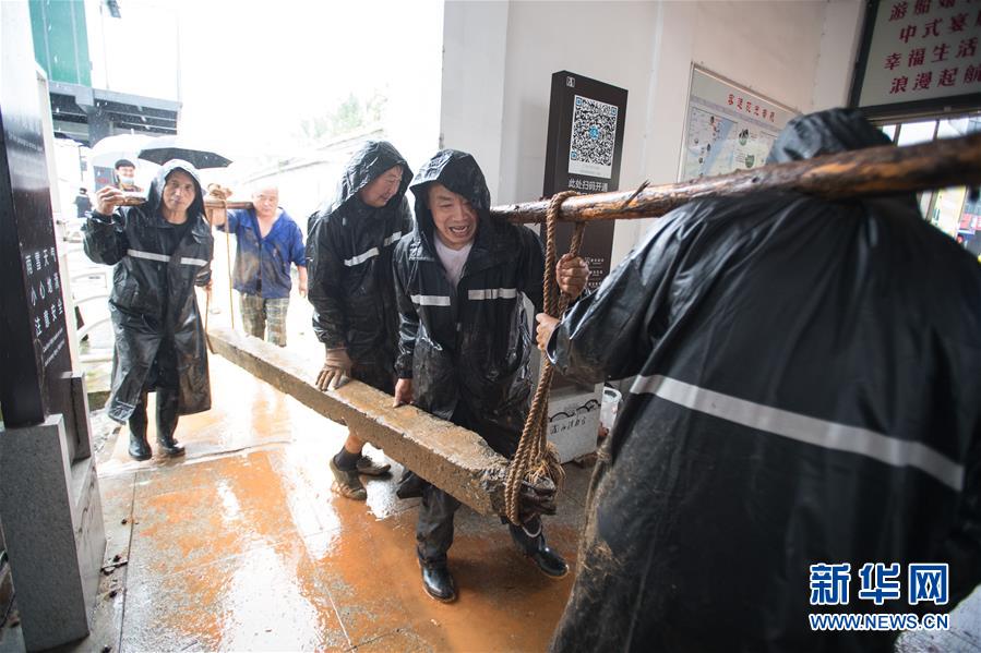 （在習近平新時代中國特色社會主義思想指引下&mdash;&mdash;新時代新作為新篇章&middot;習近平總書記關切事&middot;圖文互動）（4）戰疫魔,斗洪魔&mdash;&mdash;湖北全力應對防疫、防汛疊加&ldquo;雙考&rdquo;