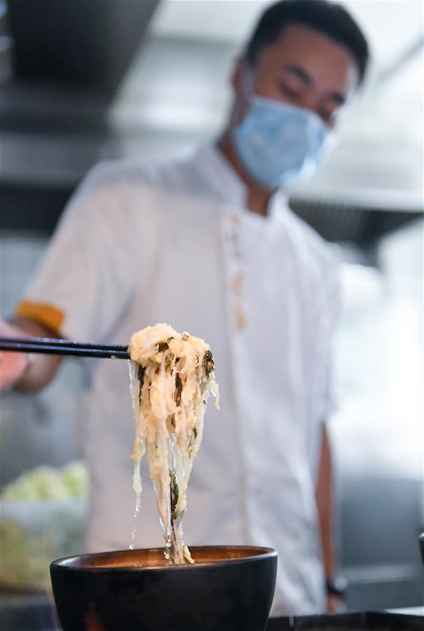 （在習近平新時代中國特色社會主義思想指引下&mdash;&mdash;新時代新作為新篇章&middot;習近平總書記關(guān)切事&middot;圖文互動）（1）讓&ldquo;舌尖上的節(jié)約&rdquo;成為習慣&mdash;&mdash;全社會營造浪費可恥、節(jié)約為榮的氛圍掃描