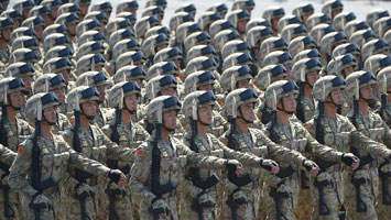 &ldquo;攻堅英雄連&rdquo;接受檢閱